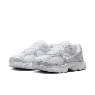 Nike Sportswear Sneaker "W NIKE V5 RNR" inspiriert vom Design des Y2K Nike Vomero 5