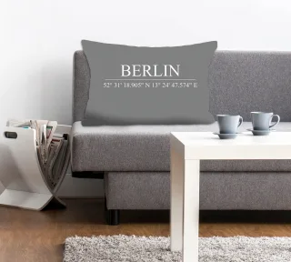 queence Dekokissen "Berlin" Kissenhülle,Grau,Berlin,Schriftzug,Koordinaten,Stadt,Urban,Modern