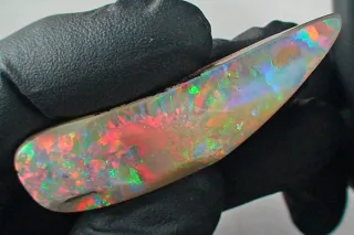 54,90 ct Boulder Pipe Opal – Neonfarbenes Meisterwerk aus Australien