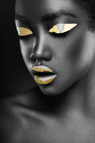 queence Acrylglasbild "Bastet" Bilder von Frauen  Fashion  Frau  Gemälde  Magazincover  Mode  Modern 1 Stk. tlg. von Hand eingearbeitete Blattgold Applikationen