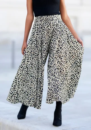 LASCANA Hosenrock mit grafischem Alloverdruck, Culotte, extraweites Bein