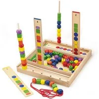 TikTakToo Steckspielzeug Formen- und Farbensortierspiel, Steck- und Fädelspiel mit Holzperlen, (Hand-Augenkoordination, 95-tlg), Farblehre, Formenlehre, Muster erkennen