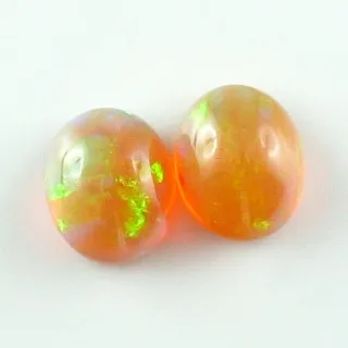 Welo Opal Pärchen 2,90 u. 2,49 ct Multicolor Milchopale Opale