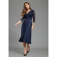 Laura Scott Abendkleid aus Jersey und Spitze, mit V-Ausschnitt in Wickeloptik