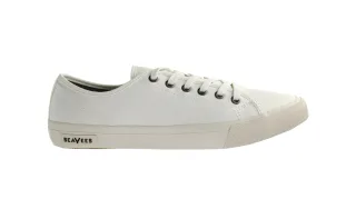 Seavees Monterey Sneaker Standard weiße Baumwoll -Leinwand vor weißen Herren -Trainern