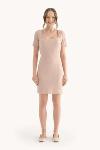 Quadratischer Ausschnitt Kurzarm Mini Bodycon Kleid