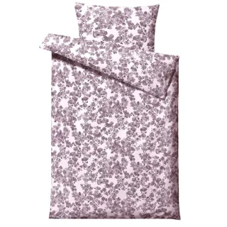 Hochwertige Satin-Bettwäsche aus Baumwolle in beere | Södahl Blossom. Das strukturierte Schlafzimmer-Zubehör für Ihren geordneten Alltag.