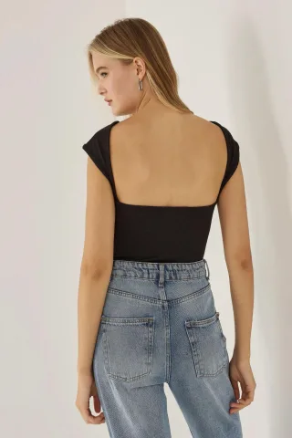 Offenes Rücken-Crop-Top