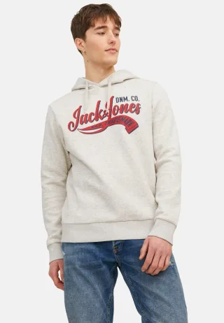 Dieser Kapuzenpulli für Herren mit normaler Passform ist ein Muss für jeden Kleiderschrank. Das Kapuzensweatshirt besteht aus gebürstetem Material mit einer weichen Innenseite, die es kuschelig und warm macht. Die Kapuze des Hoodies hat einen Kordelz