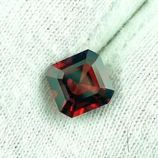 2,95 ct. Granat Blut Roter Edelstein Emerald Schliff
