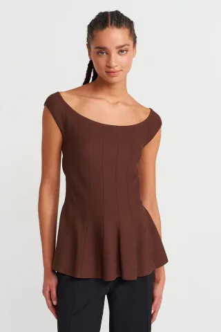 Figurbetonte gerippte Peplum-Bluse