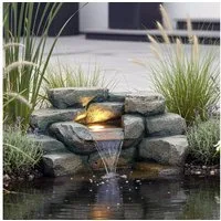 Arnusa Wasserfall Teichdekoration Wasserspiel für Teich Steinoptik mit LED Brunnen, 48 cm Breite, Springbrunnen Kaskade einfach am Teichrand integrieren