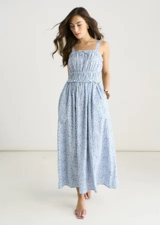 Midi-Kleid mit blauem Oberteil mit kleinen Blumenmustern und Raffungen