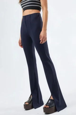 Hoch taillierte Flare-Leggings mit Schlitz