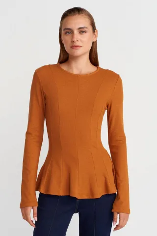 Taillierte Strukturstrick-Peplum-Bluse