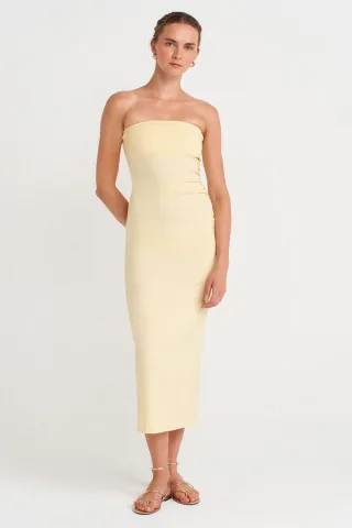 Hüftbetontes Midi-Kleid ohne Träger mit Schlitz