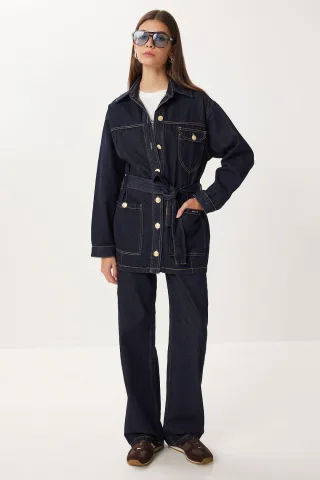 Jeansjacke mit Gürtel und weit geschnittene Hose im Zweiteiler-Set