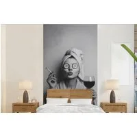 MuchoWow Fototapete Frau - Maske - Wein - Zigarette, Matt, bedruckt, Vliestapete für Wohnzimmer Schlafzimmer Küche, Fototapete, 120x240 cm