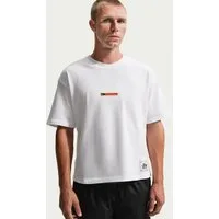 Nike Sportswear T-Shirt M NSW TEE LSE BOXY FUSSBALL aus Baumwolle, in den Größen XS bis 4XL