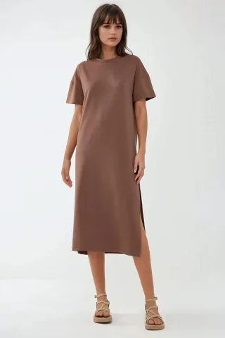Entspannt geschnittenes Midikleid mit Rundhalsausschnitt