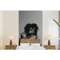 MuchoWow Fototapete Frau - Nudeln - Schwarz - Weiß, Matt, bedruckt, Vliestapete für Wohnzimmer Schlafzimmer Küche, Fototapete, 120x240 cm