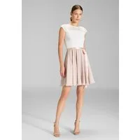 SWING Cocktailkleid Taillierte Passform mit ausgestelltem Rockteil