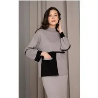 Passioni Strickpullover in grau-schwarzem Colorblocking, längerer Länge und lockerer Passform