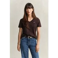 Gant T-Shirt REG SHIELD KA V-NECK T-SHIRT mit einer kleinen Logostickerei auf der Brust
