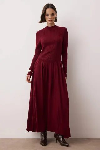 Langes, gerades, lässiges/alltagstaugliches Skater-Hijab-Kleid für Damen