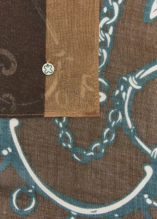 Wärmendes Tuch mit heraldischem Muster braun