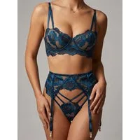 Elegant Love Set: Bügel-BH Reizwäsche: Strappy-Dessous-Set mit floraler Stickerei & Straps-Optik (Set, 3-tlg., BH, String & Strapsgürtel) Sexy Unterwäsche für Damen – besticktes Lingerie Set