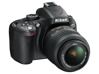 Nikon D5100 [16MP Live View 3"] schwarz inkl. AF-S 18-55mm 1:35-56 G DX VR Objektiv