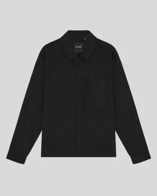Leichte Utility-Taschen-Übershirt