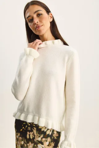 Rüschengestrickter Halbturtleneck-Pullover mit Knöpfen