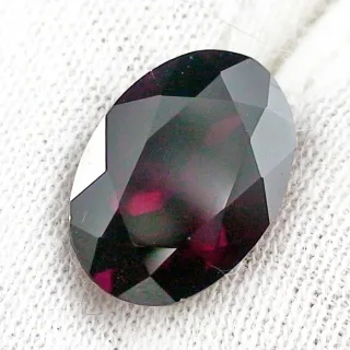 7,14 ct. blutroter Granat im Oval Cut - Premium Edelstein aus Tansania kaufen