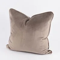 SCHÖNER LEBEN. Dekokissen SCHÖNER LEBEN. Samtkissen mit Keder taupe 50x50cm
