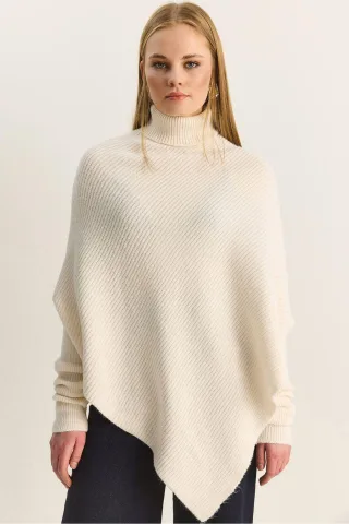 Oversized Rollkragen-Rippstrickpullover