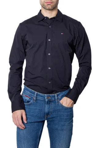 Tommy Jeans TJM Original Herrenhemd Schwarz Baumwolle. Authentische Tommy Jeans Kleidung - Tommy Jeans Streetwear/Sportswear Design - Tommy Jeans für Männer - Tommy Jeans Hemd in der Farbe Schwarz passt perfekt zu Ihrem restlichen Garderobe - Materia