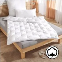 TRAUMSCHLAF Kunstfaserbettdecke Down Touch Pure medium, Füllung: 100% Polyester, Bezug: 100% Baumwolle, Weich wie Daune, pflegeleicht wie Polyester