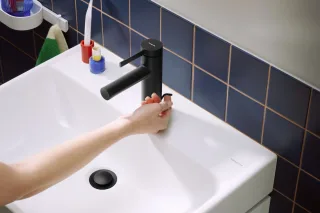 Hansgrohe Waschtischmischer 100 Zesis S CoolStart mit Push-Open-Ablaufgarnitur mattschwarz,74724670 74724670