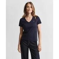 Gant T-Shirt REG SHIELD KA V-NECK T-SHIRT mit einer kleinen Logostickerei auf der Brust