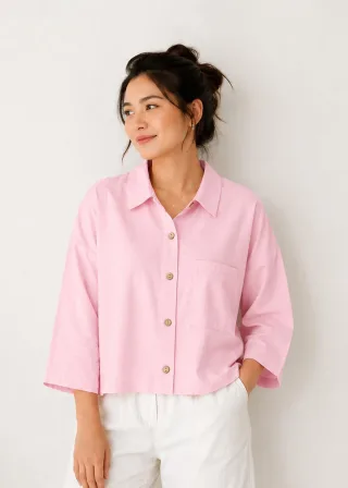 Rosa, kurzes Baumwollhemd mit Knöpfen