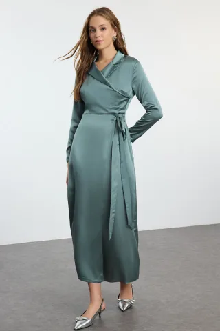 Grünes, gerades, langes, bequemes Hijab-Abendkleid für Damen, geeignet für Tag und Nacht.