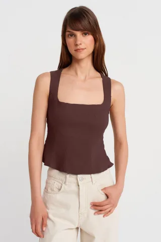 Taillierte ärmellose Bluse mit quadratischem Ausschnitt