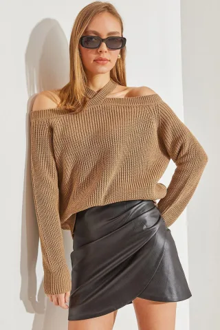 Strukturiertes Rundhals-Langarm-Pullover mit Ausschnittdetails