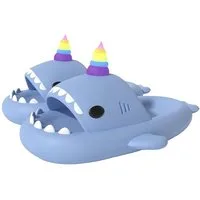Corimori Hai Einhorn Badeschlappen mit Regenbogenhorn Badeschuh (Packung, Geschenk) lustige Badelatschen für Kinder und Erwachsene, EU Größe 36-37