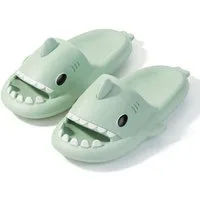 Corimori Bequeme Hai Badeschuhe im Haifisch-Design Badeschuh (Packung, Geschenk) lustige, rutschfeste, schnell trocknende Badeschlappen EU Größe 36-37