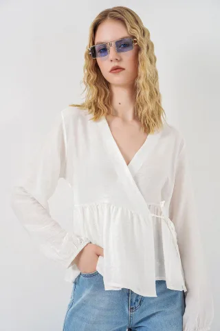 V-Ausschnitt Bluse mit Bindedetail aus Crepe