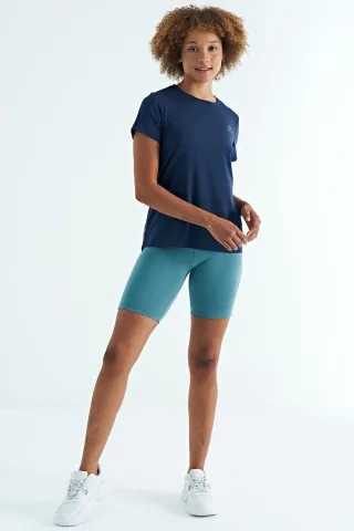 Damen entspanntes T-Shirt mit Rundhalsausschnitt und seitlichen Schlitzen
