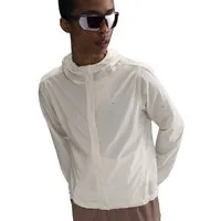 Nike Laufjacke W NK SWIFT RPL PKBL JKT mit Kapuze und Kordelzug, atmungsaktiv, wasserabweisend, windabweisend